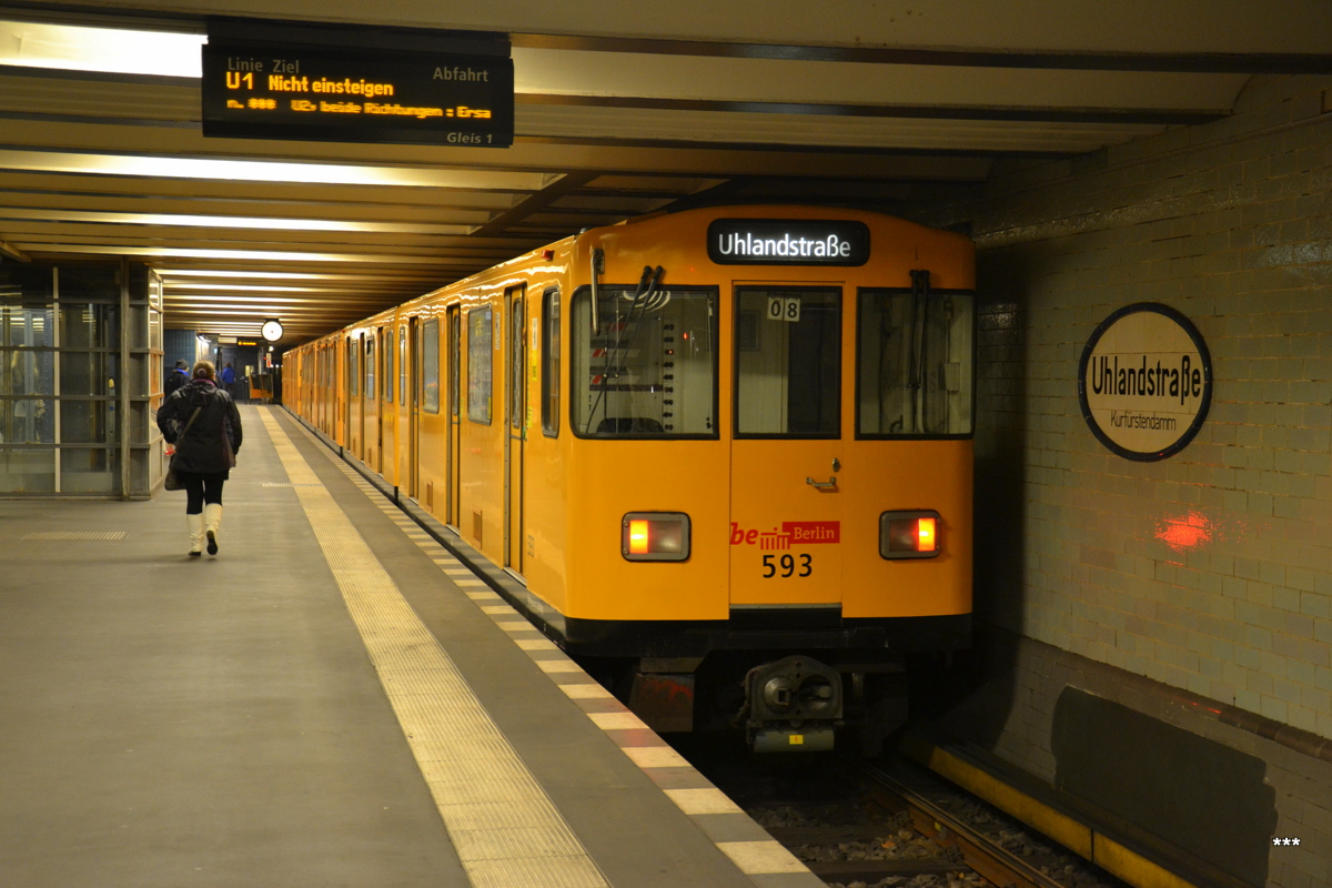 Берлин, BVG A3L92.2 № 593; Берлин — U-Bahn — линия U1