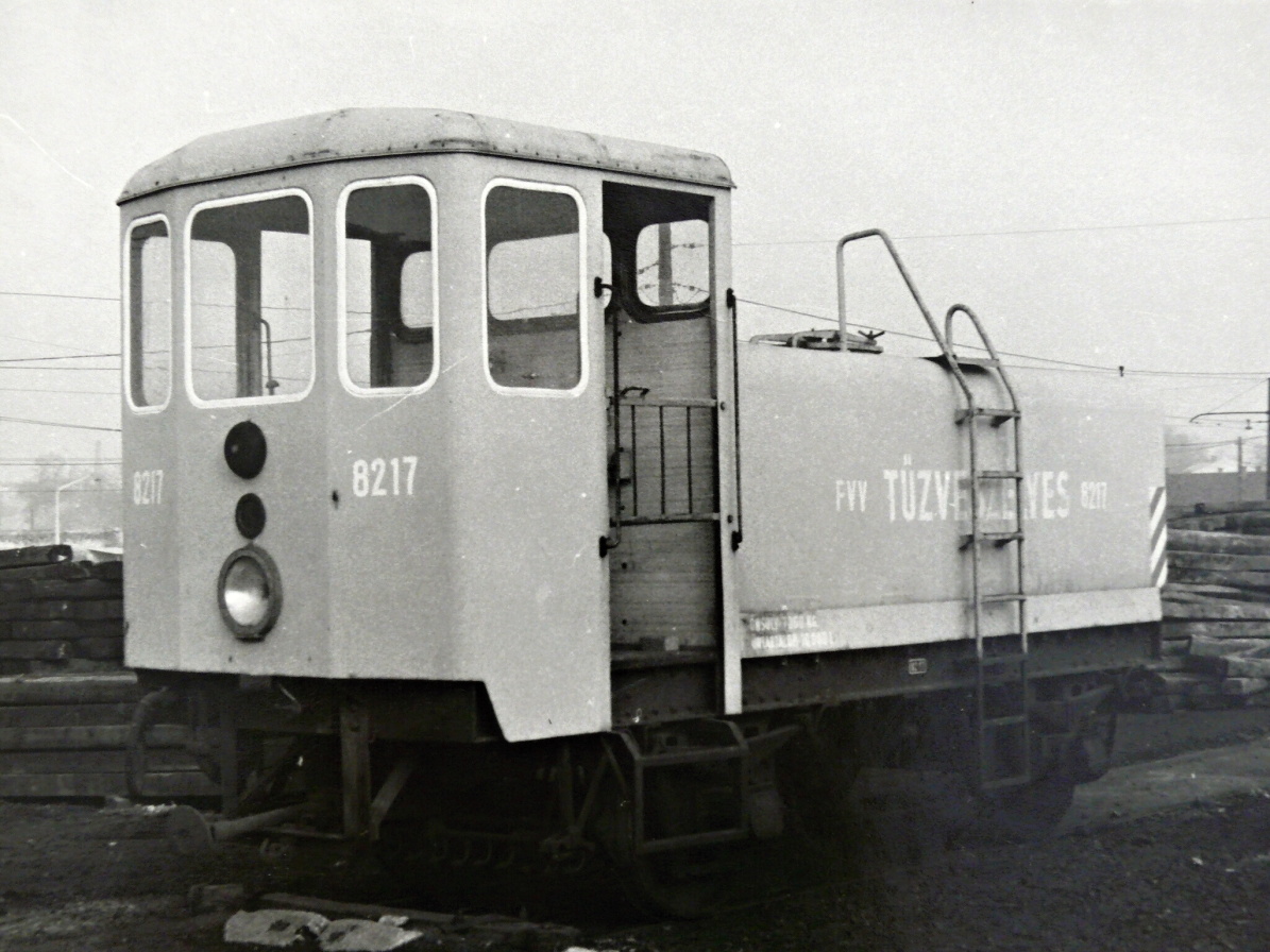 Budapešť, 2-axle motor car č. 8217; Budapešť — Muzea