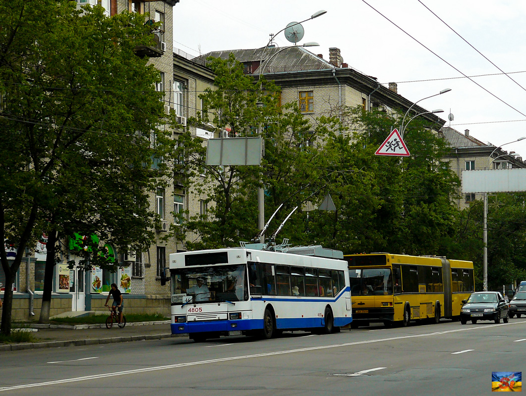 Kyiv, YMZ E186 № 4805