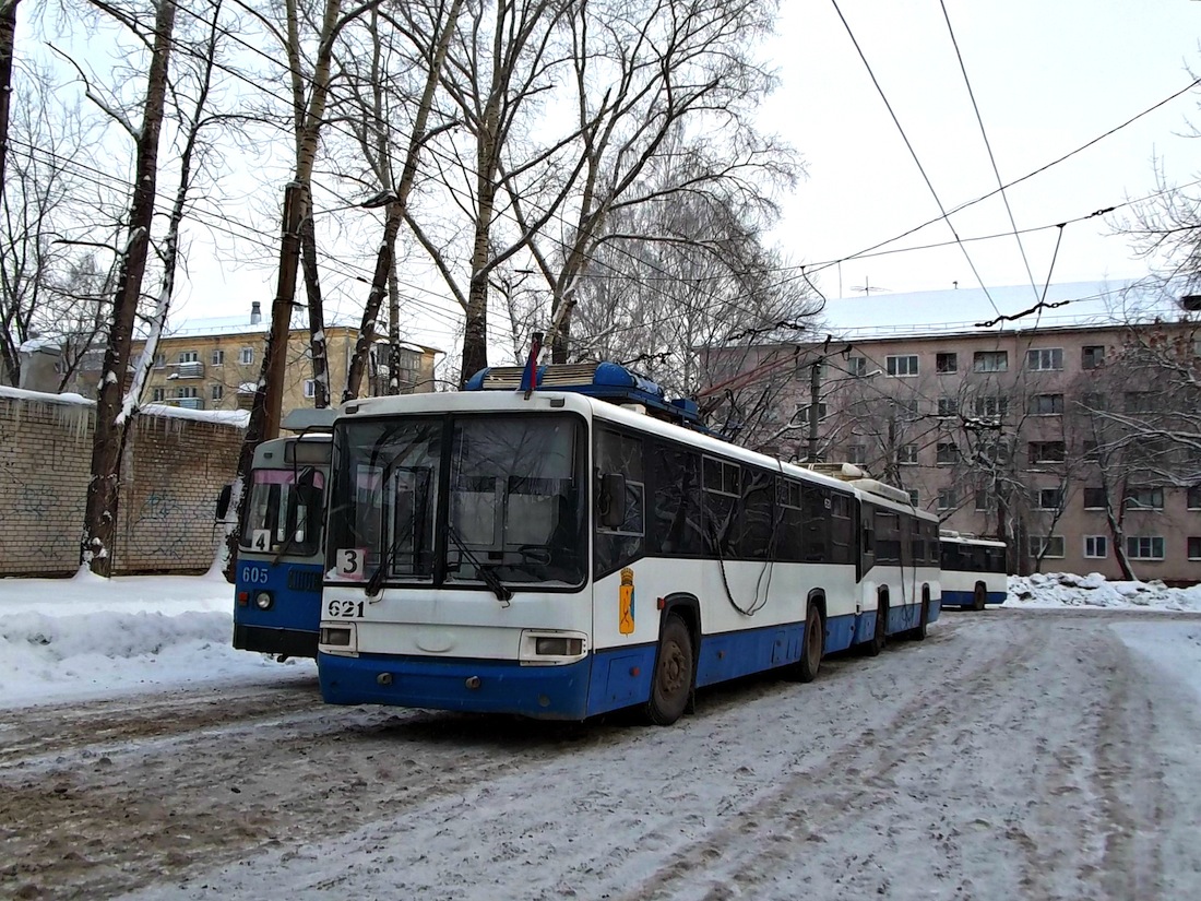 Киров, БТЗ-52768Р № 621