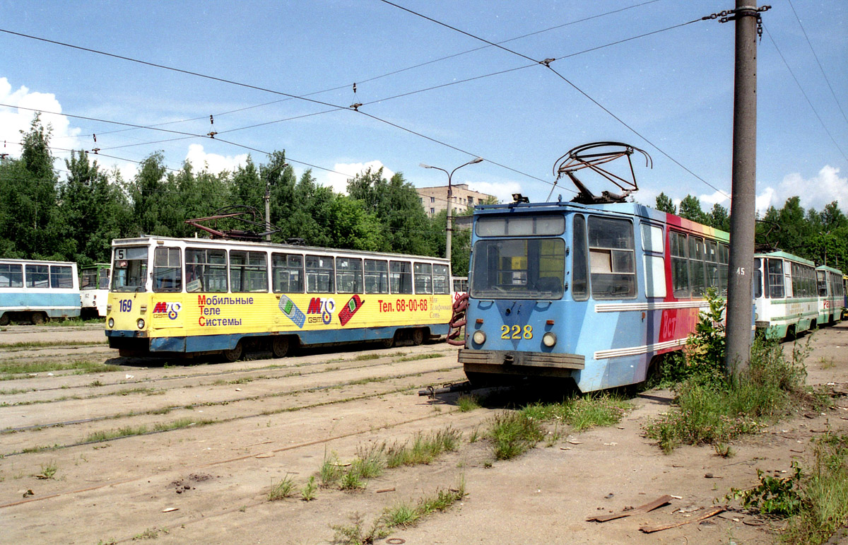 Smolensk, 71-605 (KTM-5M3) Nr. 169; Smolensk, 71-132 (LM-93) Nr. 228; Smolensk — Historical photos (1992 — 2001)
