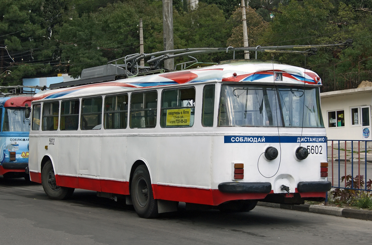 Троллейбус шкода. Троллейбус Skoda 9tr. Троллейбус Skoda 24tr. Škoda 9tr Ялта. Крымский троллейбус Шкода 9tr.