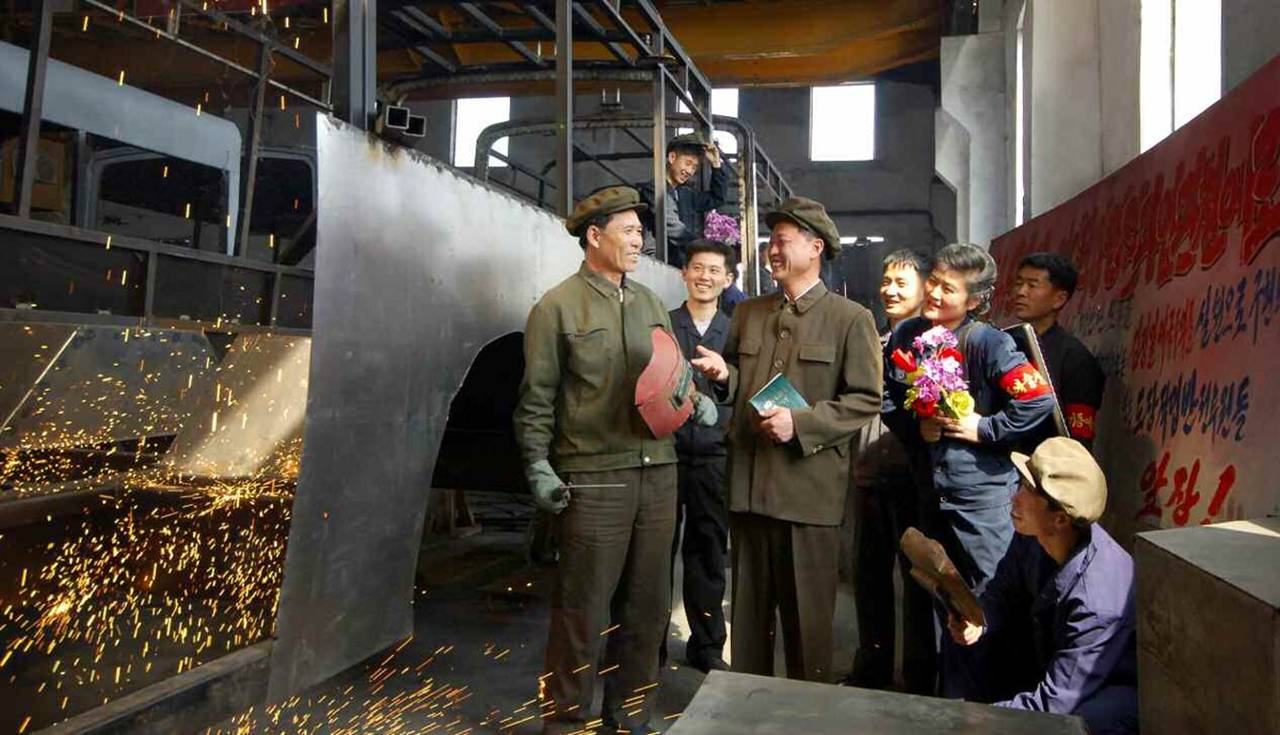 Пхеньян — Работники электротранспорта; Пхеньян — Троллейбусный завод