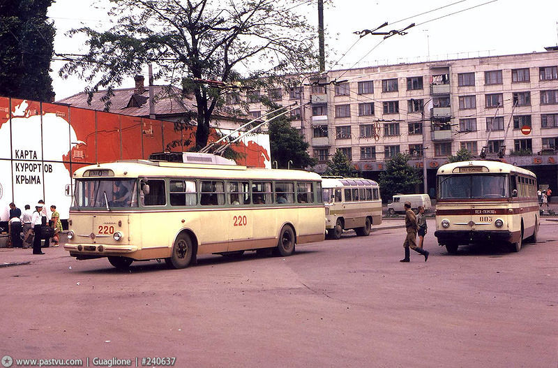 Trolleybus de Crimée, Škoda 9Tr18 N°. 220; Trolleybus de Crimée, Škoda 9Tr6 N°. 003; Trolleybus de Crimée — Historical photos (1959 — 2000)