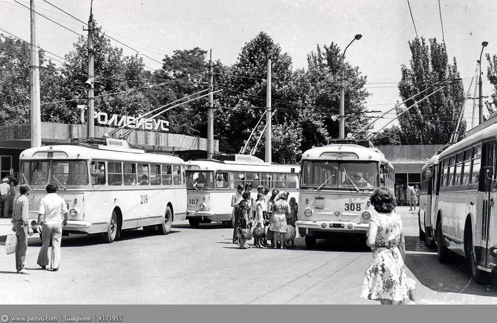 Krymski trolejbus, Škoda 9Tr21 Nr 308; Krymski trolejbus, Škoda 9Tr18 Nr 219; Krymski trolejbus, Škoda 9Tr21 Nr 107; Krymski trolejbus — Historical photos (1959 — 2000)