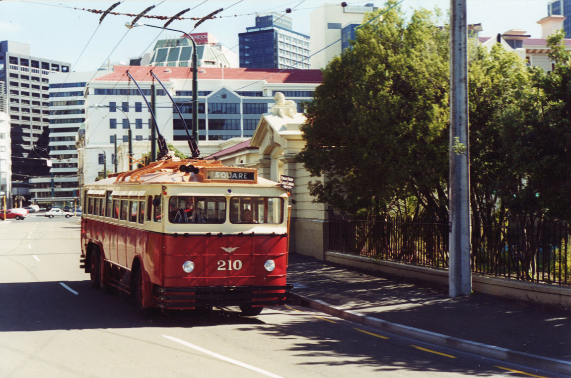 Ferrymead, English Electric č. 210; Wellington — Trolleybus Festivals