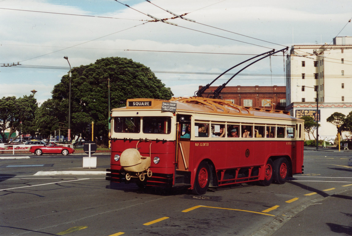 Ferrymead, English Electric nr. 210; Wellington — Trolleybus Festivals