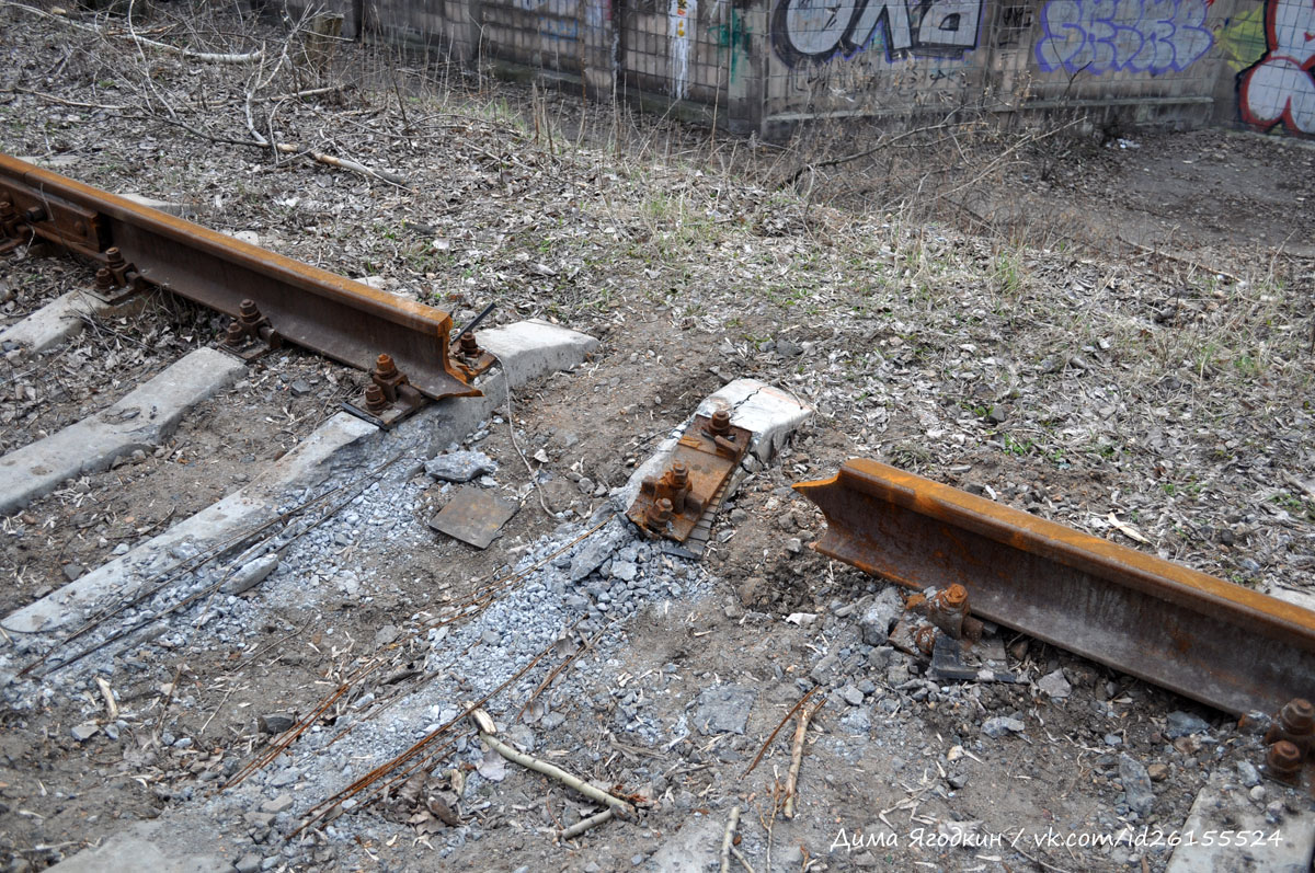 Donetsk — 3th depot tram lines; Donetsk — War damage
