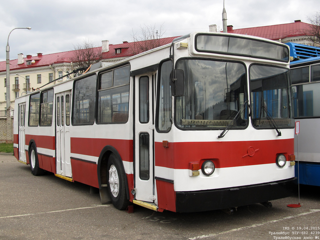 Минск, ЗиУ-682 КВР БКМ № 4239; Минск — Выставка музейных автобусов и троллейбусов 19.04.2015