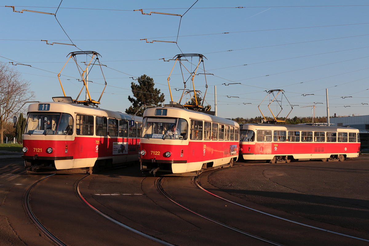 Praha, Tatra T3SUCS č. 7122; Praha, Tatra T3SUCS č. 7255; Praha, Tatra T3SUCS č. 7121