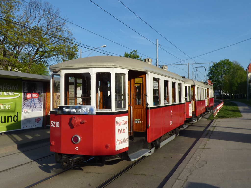 Vídeň, Simmering Type  m2 č. 5210; Vídeň — Tramwaytag 2015