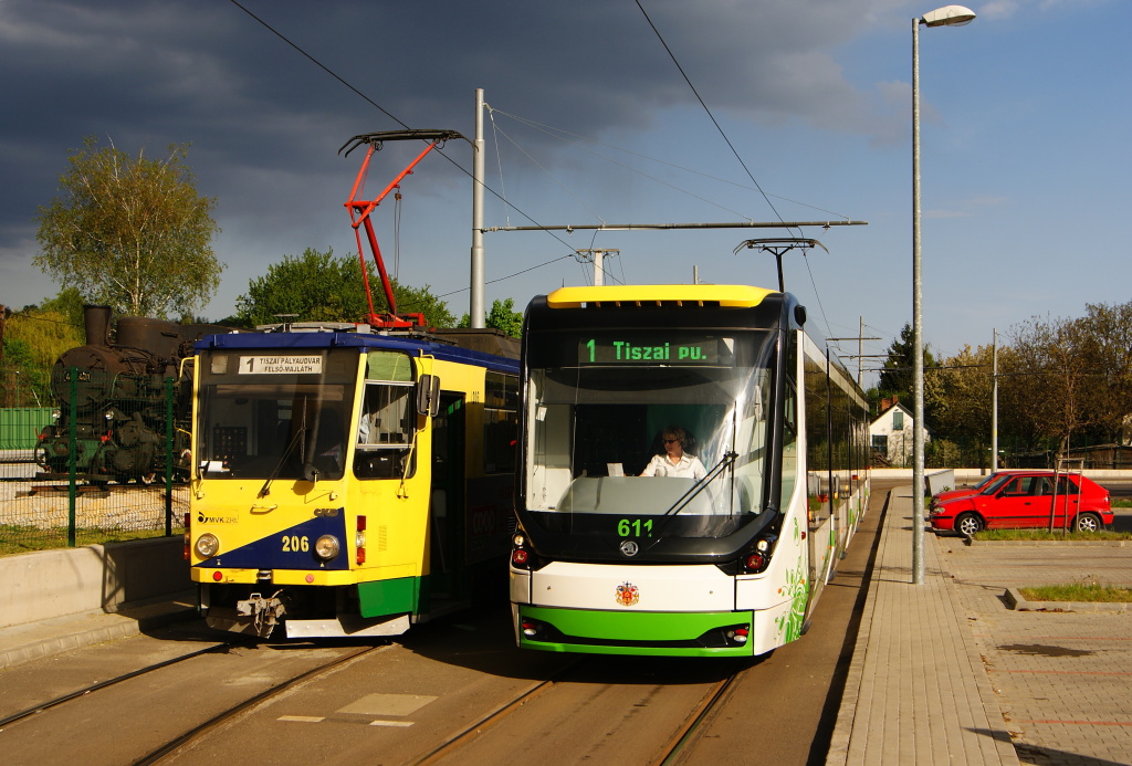 Miskolc, Tatra KT8D5 № 206; Miskolc, Škoda 26T ForCity Classic № 611