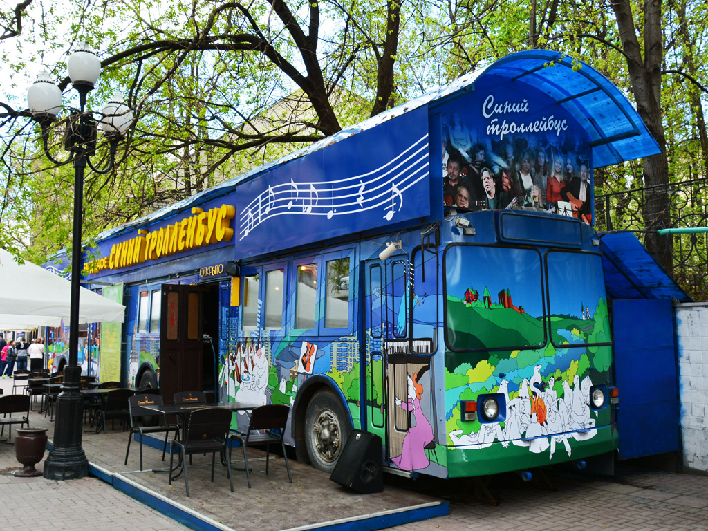 Moscova, ZiU-6205 [620500] nr. 6699; Moscova — Bard-cafe "Dark blue trolleybus"