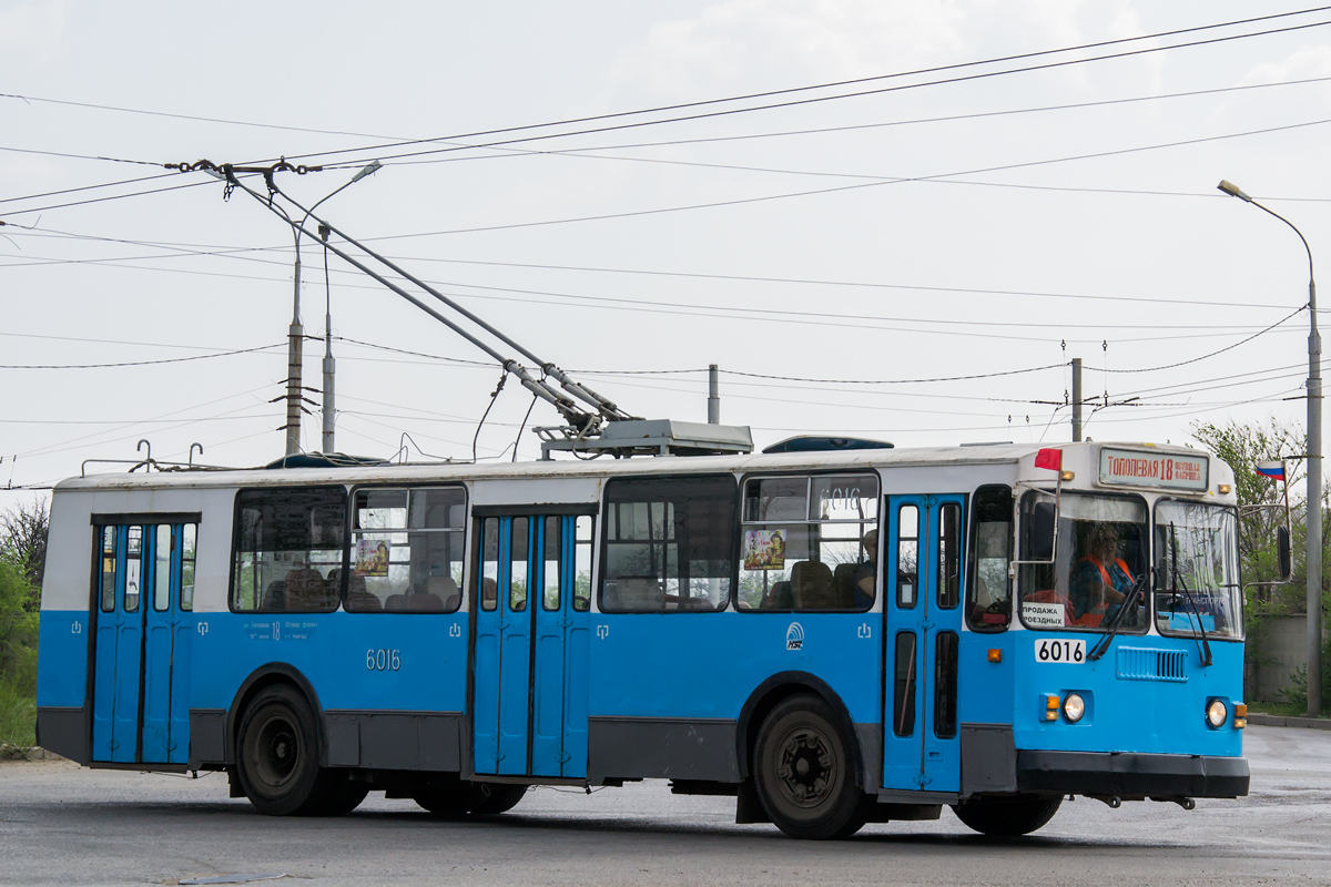 Троллейбусы ремонт. Троллейбус ЗИУ 682. Троллейбусное депо Волгоград. ЗИУ-682г-012. Троллейбус ЗИУ 12.