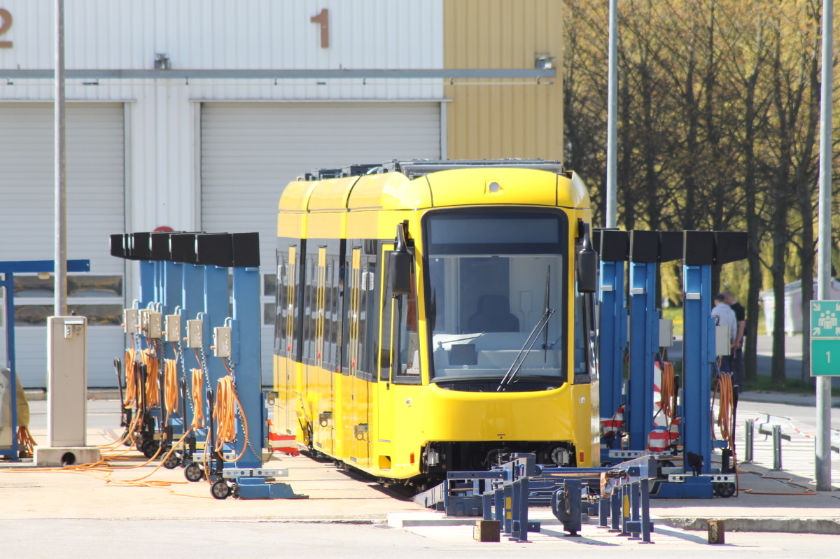 Эссен -  Мюльхайм-ан-дер-Рур, Bombardier M8D-NF2 № 1628; Баутцен — Перевозки трамвайных вагонов