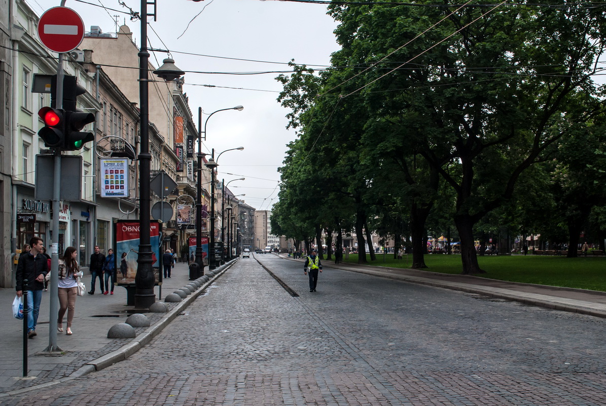 Léopol — Building of trolleybus lines