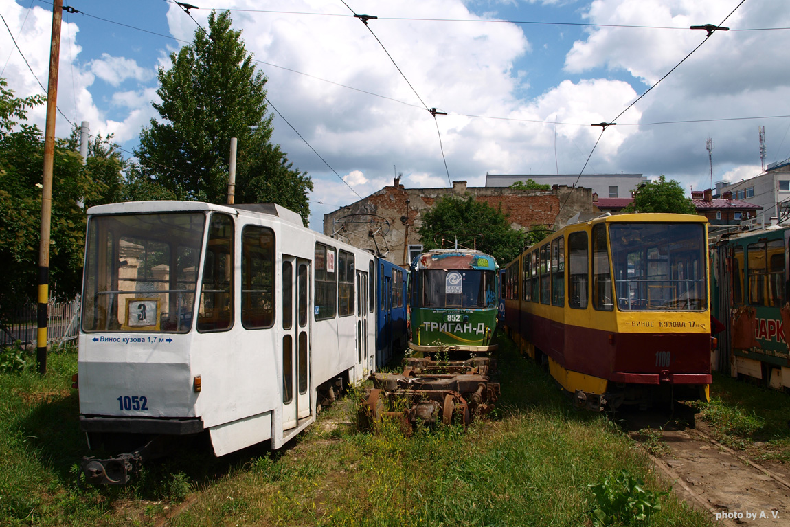 Lviv, Tatra KT4SU č. 1052; Lviv, Tatra T4SU č. 852; Lviv, Tatra KT4SU č. 1108