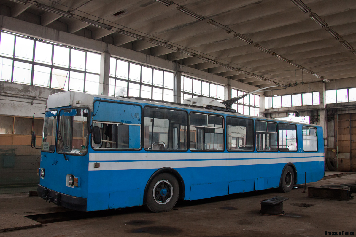 Pernik, ZiU-682V1UB č. 210; Pernik — Depot; Pernik — Trolleybus ZIU 682.