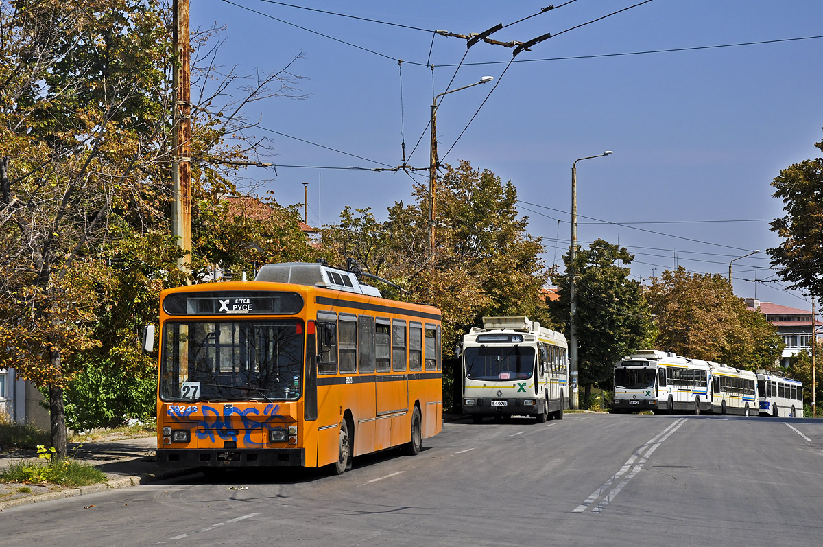 Ruse, Socimi 8820 č. 59243; Ruse, Renault ER100 č. 54978; Ruse, Renault ER100 č. 54912