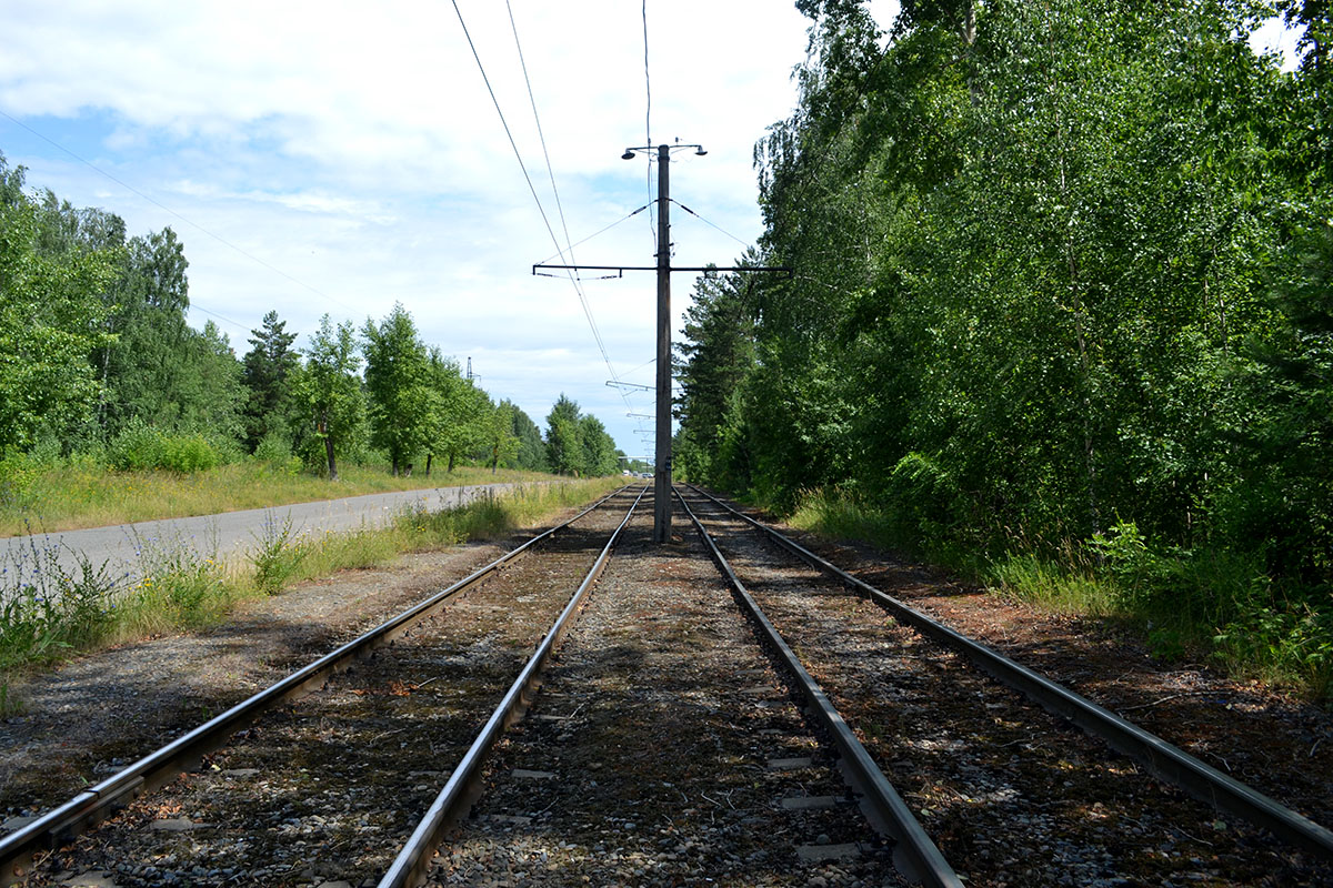 Bijszk — Tracks and overhead wires