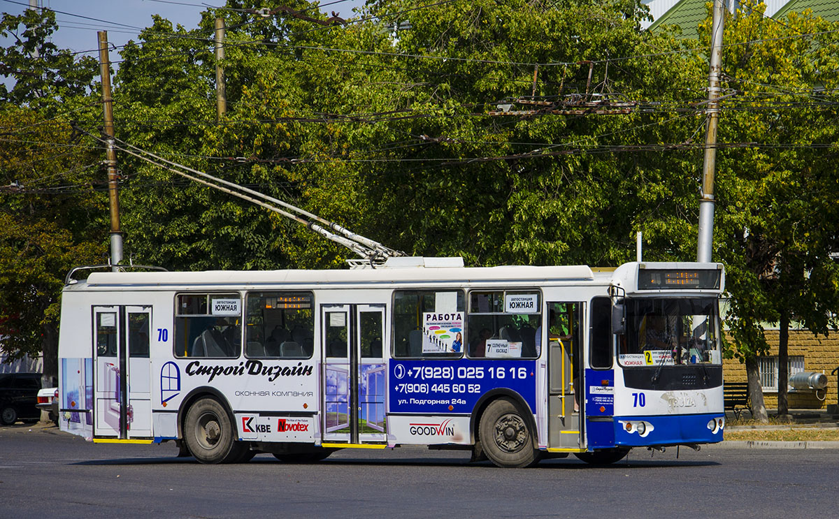 Работа троллейбусов 2. Двойной троллейбус. Троллейбус 2 маршрут. Троллейбусного движения в городских условиях. Транспортный оператор 6 троллейбус.