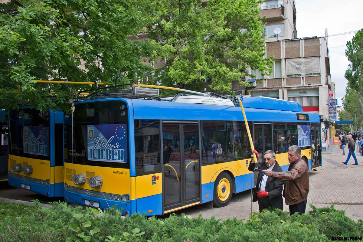 Плевен — Официальная презентация новые  троллейбусы Škoda 26Tr; Работники электротранспорта; Плевен — Работники электротранспорта