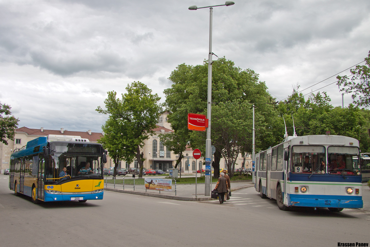 Плевен, Škoda 26Tr Solaris III № 205; Плевен, ЗиУ-682УП НРБ № 162; Плевен — Официальная презентация новые  троллейбусы Škoda 26Tr