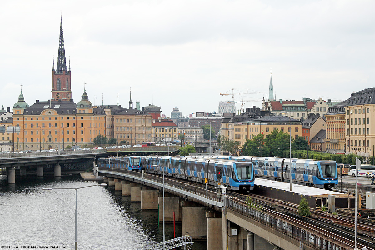 Стокгольм, Adtranz C20 № 2106; Стокгольм, Adtranz C20 № 2221; Стокгольм — Tunnelbana — Зелёная линия | Gröna Linjen; Стокгольм — Tunnelbana — Красная линия | Röda Linjen