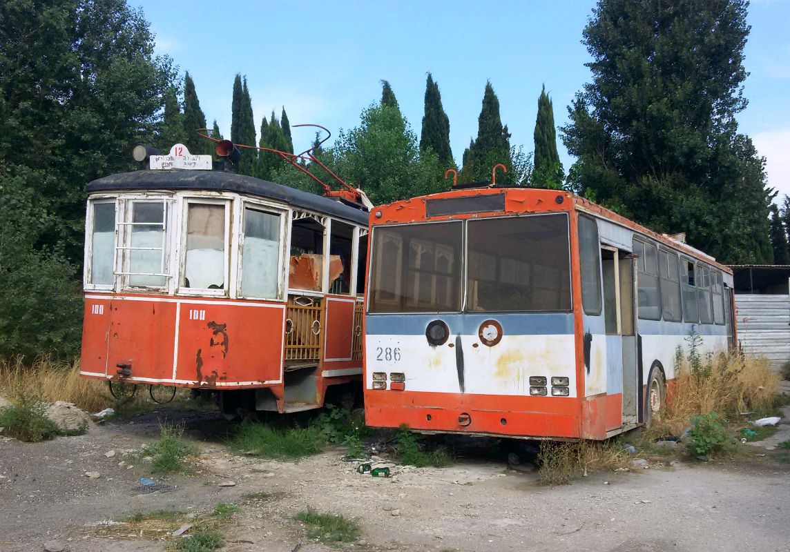 Тбилиси, КТМ-2 № 100; Тбилиси, Škoda 14Tr02 № 286