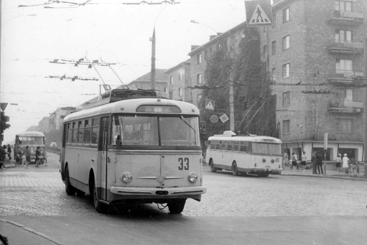 Черновцы, Škoda 9Tr10 № 33; Черновцы, Škoda 9Tr10 № 48; Черновцы — Исторические фотографии (до 1991 года)