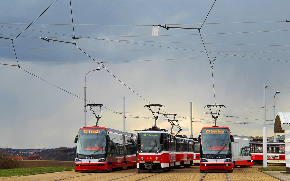 Прага, Škoda 15T3 ForCity Alfa Praha № 9254; Прага, Tatra T6A5 № 8749