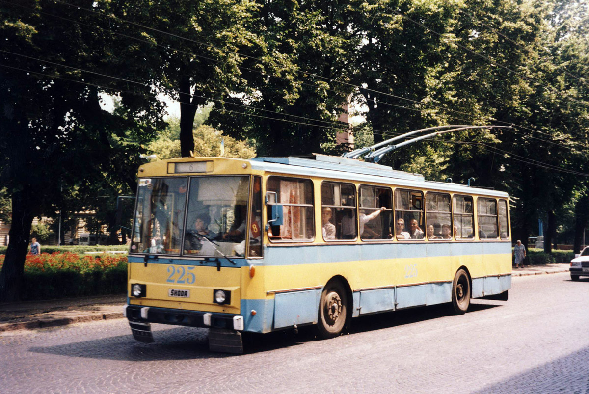 Черновцы, Škoda 14Tr02 № 225; Черновцы — Исторические фотографии (1992-2000 годов)