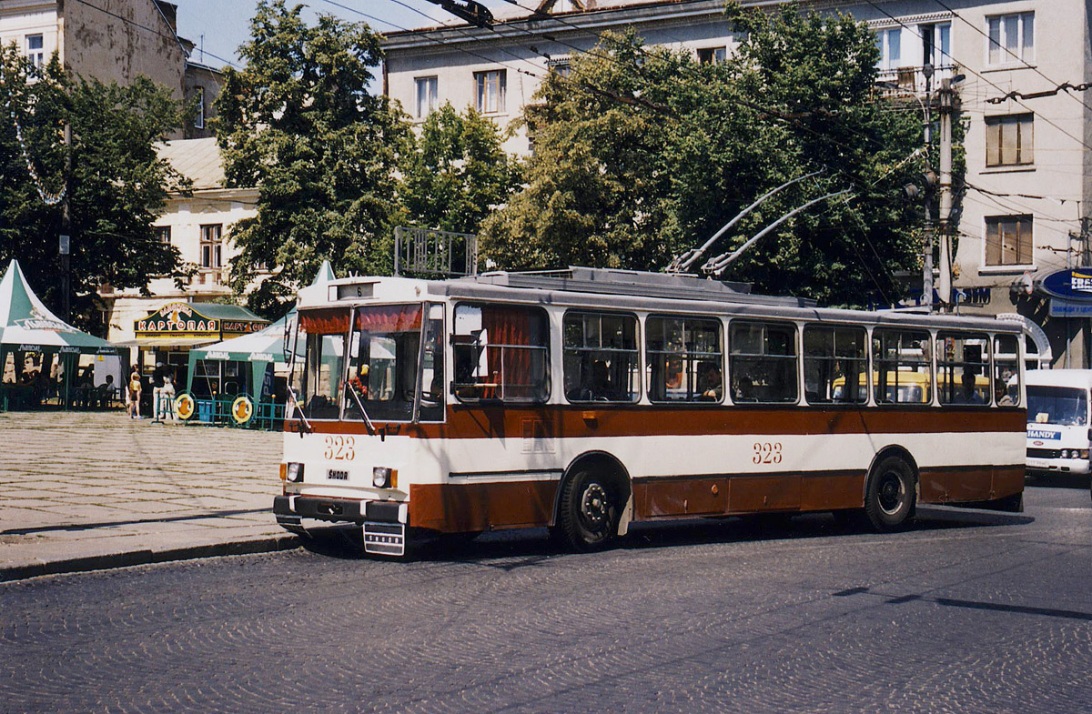 Черновцы, Škoda 14Tr89/6 № 323