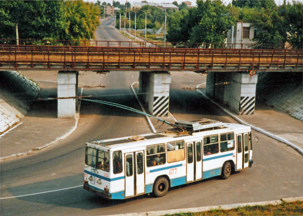 Lisichansk, YMZ T2 № 077; Lisichansk — Экскурсия для делегации из Германии, Дании, Великобритании и Испании 2.09.2001 года