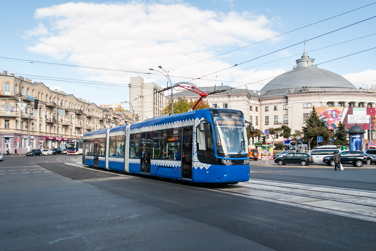 Киев, PESA 71-414К (Fokstrot) № 751; Киев — Парад трамваев 10.10.2015; Киев — Презентации новой техники; Киев — Трамваи без номеров