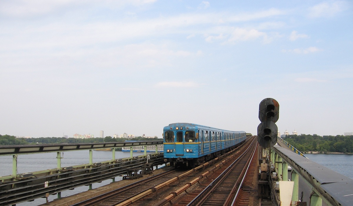 基辅, Ema-502 # 7201; 基辅 — Metro — Line M1 (red)