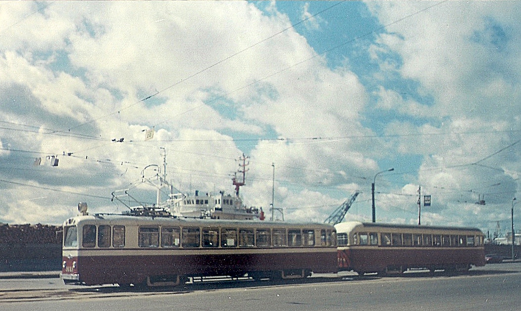 Petrohrad, LM-49 č. 3691; Petrohrad, LP-47 č. 3584