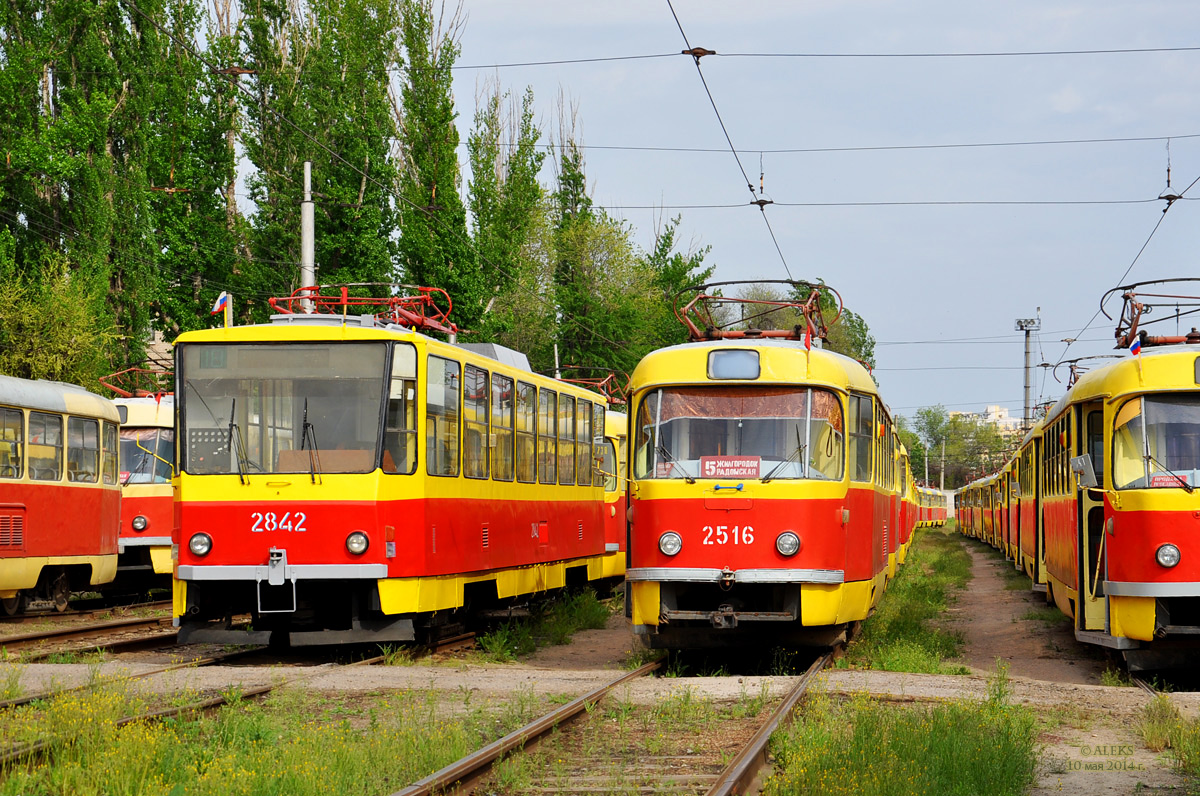 Volgograd, Tatra T6B5SU N°. 2842; Volgograd, Tatra T3SU (2-door) N°. 2516