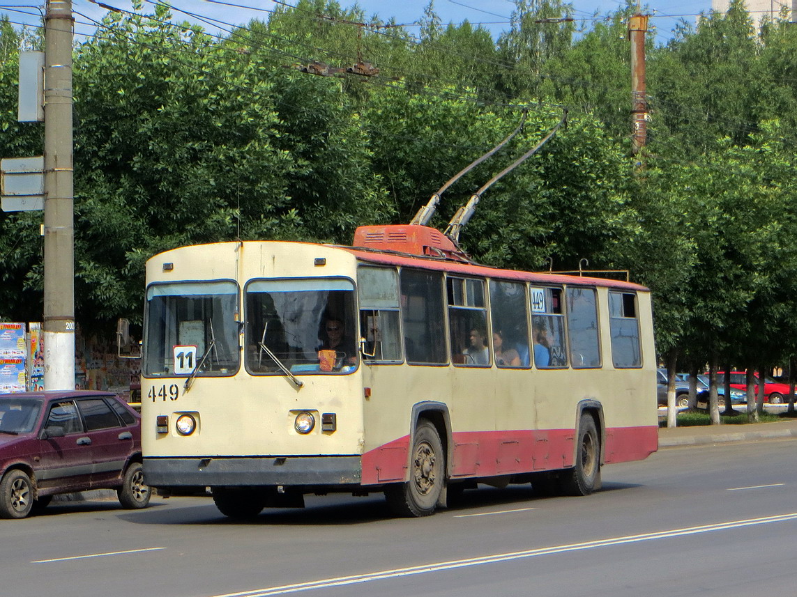 Киров, ЗиУ-682В1 № 449