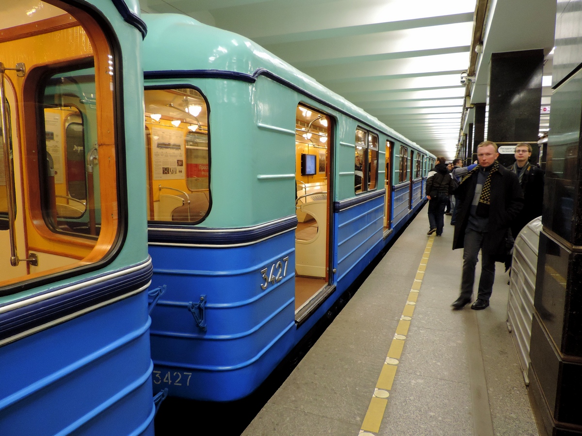 聖彼德斯堡, E # 3427; 聖彼德斯堡 — Departure of retro train in honor of the 60th anniversary of the Leningrad / St. Petersburg metro