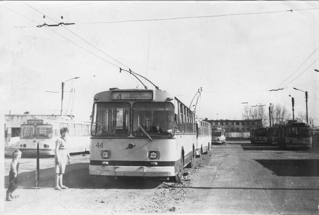 Karagandõ, ZiU-682V [V00] № 4; Karagandõ, ZiU-682B № 44; Karagandõ, ZiU-682B № 22; Karagandõ — Old photos (up to 2000 year); Karagandõ — Trolleybus Depot