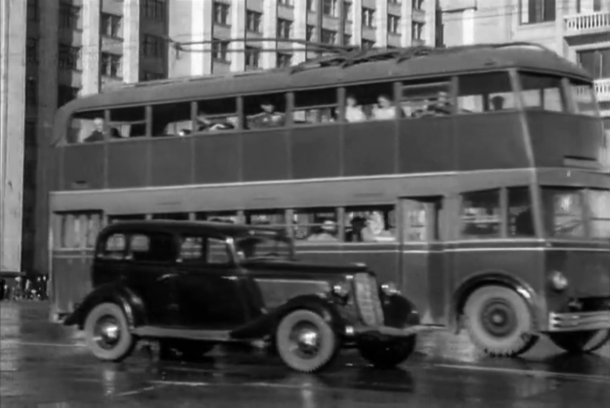 Москва, ЯТБ-3 № 1002; Москва — Исторические фотографии — Двухэтажные троллейбусы (1937-1953); Москва — Троллейбусы в кинофильмах