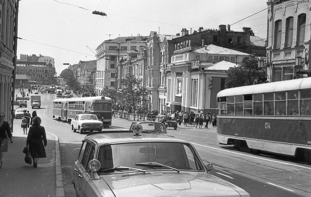 Владивосток, РВЗ-6М2 № 183; Владивосток, РВЗ-6М2 № 154; Владивосток — Исторические фотографии — трамвай (1971-1990)