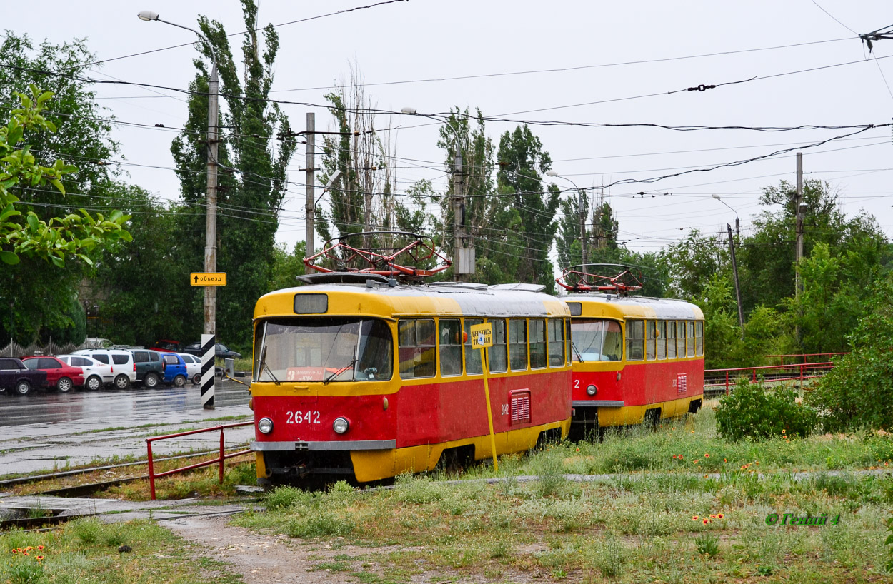 Wolgograd, Tatra T3SU (2-door) Nr. 2642; Wolgograd, Tatra T3SU (2-door) Nr. 2632; Wolgograd — Tram lines: [2] Second depot — South