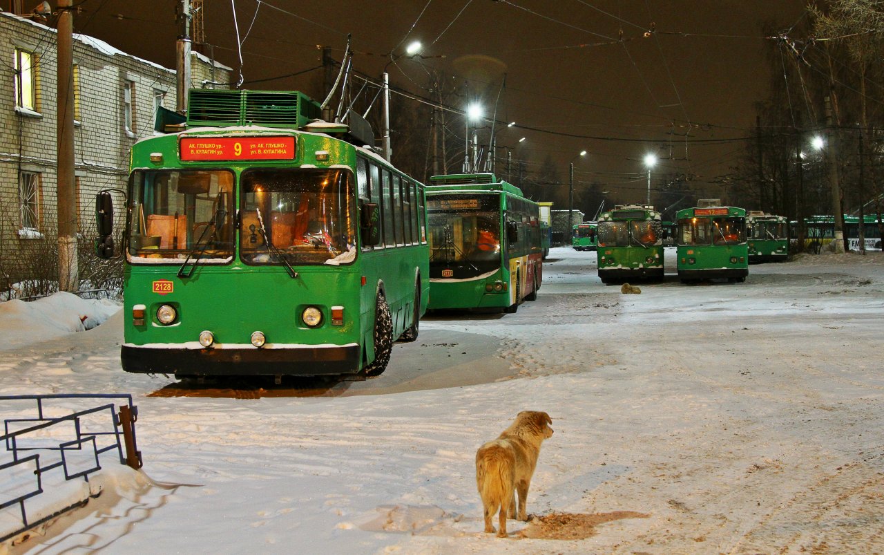 Kazaň, ZiU-682V [V00] č. 2128; Kazaň — Trolleybus depot # 2