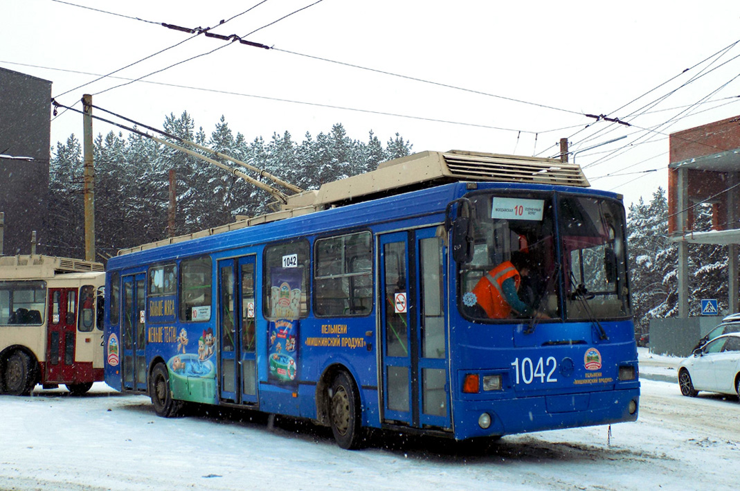 Chelyabinsk, LiAZ-5280 (VZTM) č. 1042