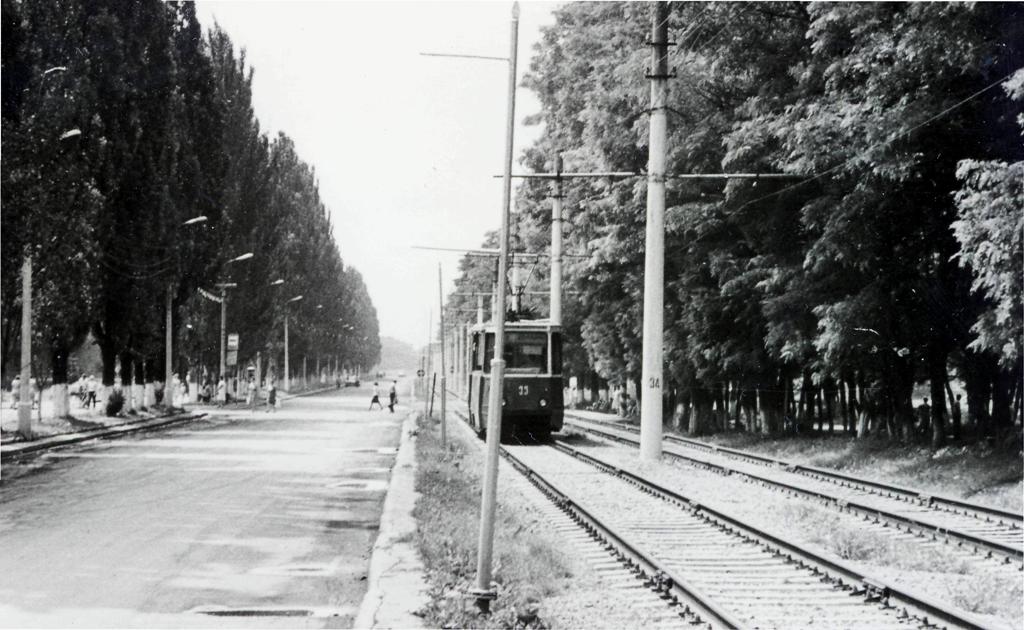 Awdijiwka, 71-605 (KTM-5M3) Nr 33; Awdijiwka — Old photos