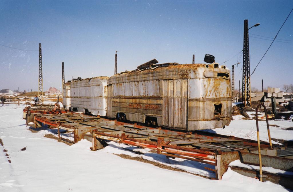 Karaganda, KTM-1 Nr 25; Karaganda, KTM-1 Nr 17; Karaganda, KTM-1 Nr 28; Karaganda — Tram depot; Karaganda — Visit of transport enthusiasts 21.04.1998
