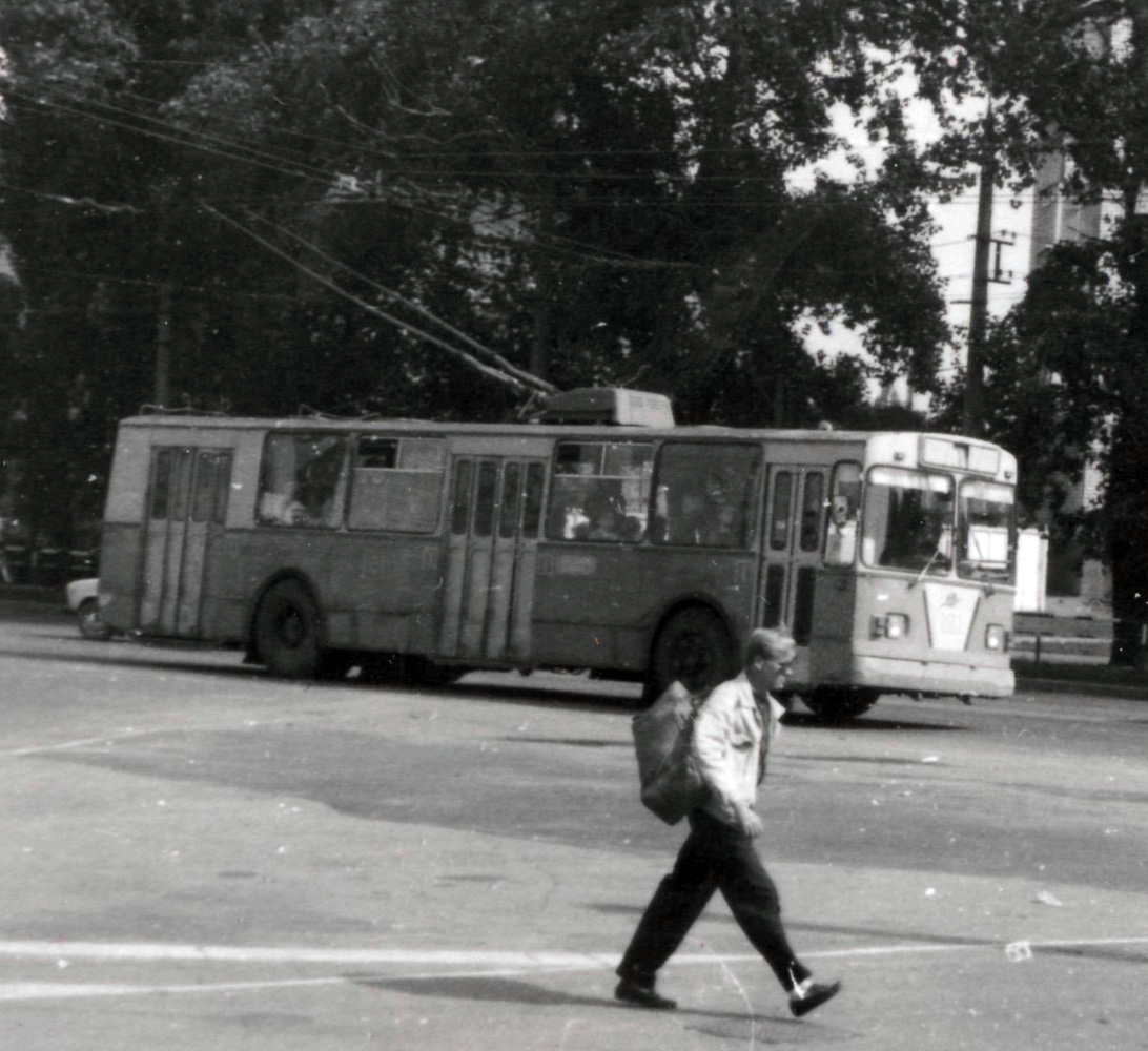 Кременчуг, ЗиУ-682В [В00] № 121; Кременчуг — Исторические фотографии — Троллейбус (1966-2005)