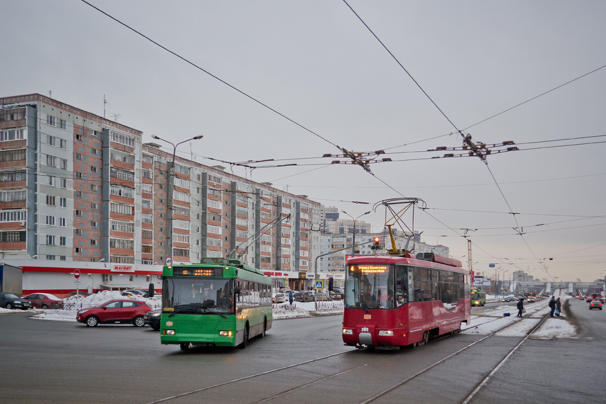 Kazan, Trolza-5275.05 “Optima” Nr 2203; Kazan, Stadler 62103 Nr 1334